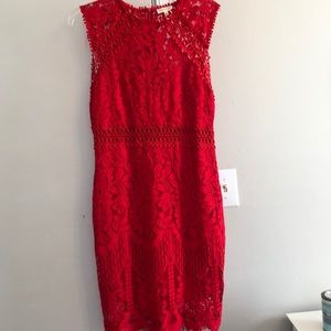 Beautiful short sleep red dress, has lining.